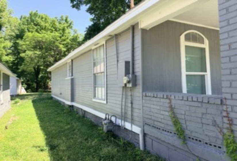 560 PEEBLES RD, Memphis, Tennessee 38109, 4 Bedrooms Bedrooms, 6 Rooms Rooms,2 BathroomsBathrooms,Residential,For Sale,PEEBLES,10220911