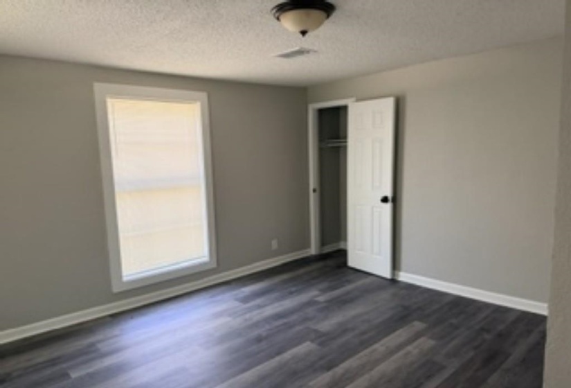 560 PEEBLES RD, Memphis, Tennessee 38109, 4 Bedrooms Bedrooms, 6 Rooms Rooms,2 BathroomsBathrooms,Residential,For Sale,PEEBLES,10220911