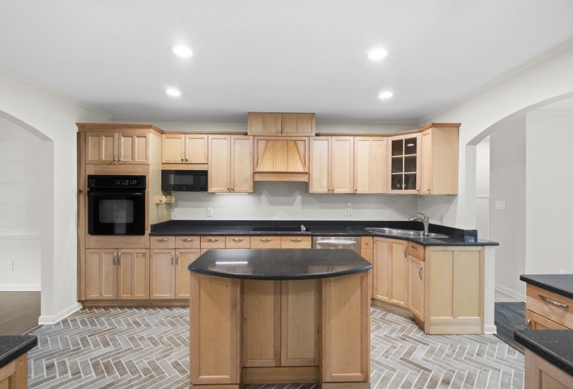 5442 ROLLING OAKS DR, Memphis, Tennessee 38119, 5 Bedroom Bedrooms, 8 Room Rooms,4.1 BathroomBathrooms,Residential,For Sale,ROLLING OAKS,0,10220946