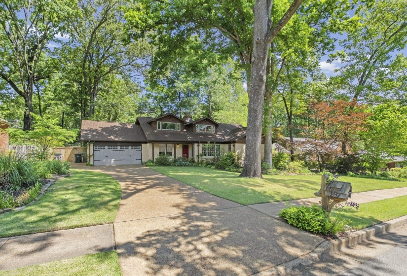 5442 ROLLING OAKS DR, Memphis, Tennessee 38119, 5 Bedroom Bedrooms, 8 Room Rooms,4.1 BathroomBathrooms,Residential,For Sale,ROLLING OAKS,0,10220946