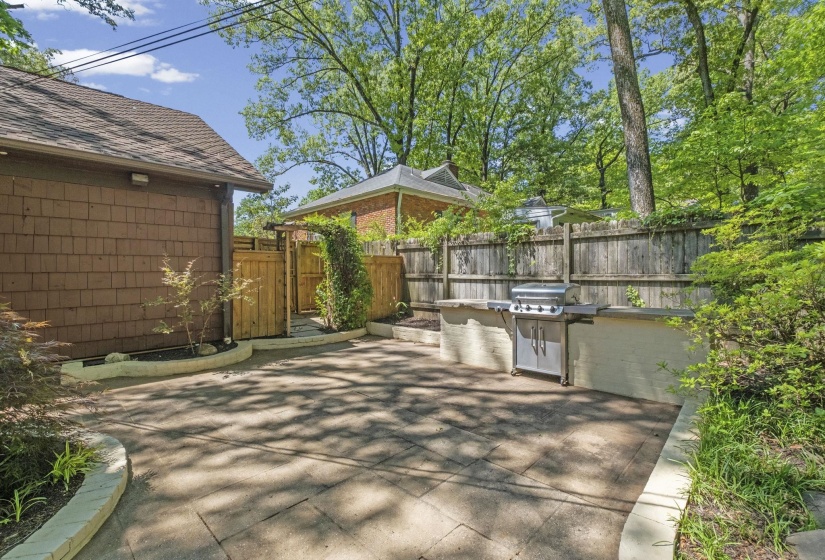 5442 ROLLING OAKS DR, Memphis, Tennessee 38119, 5 Bedroom Bedrooms, 8 Room Rooms,4.1 BathroomBathrooms,Residential,For Sale,ROLLING OAKS,0,10220946