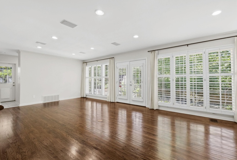 5442 ROLLING OAKS DR, Memphis, Tennessee 38119, 5 Bedroom Bedrooms, 8 Room Rooms,4.1 BathroomBathrooms,Residential,For Sale,ROLLING OAKS,0,10220946