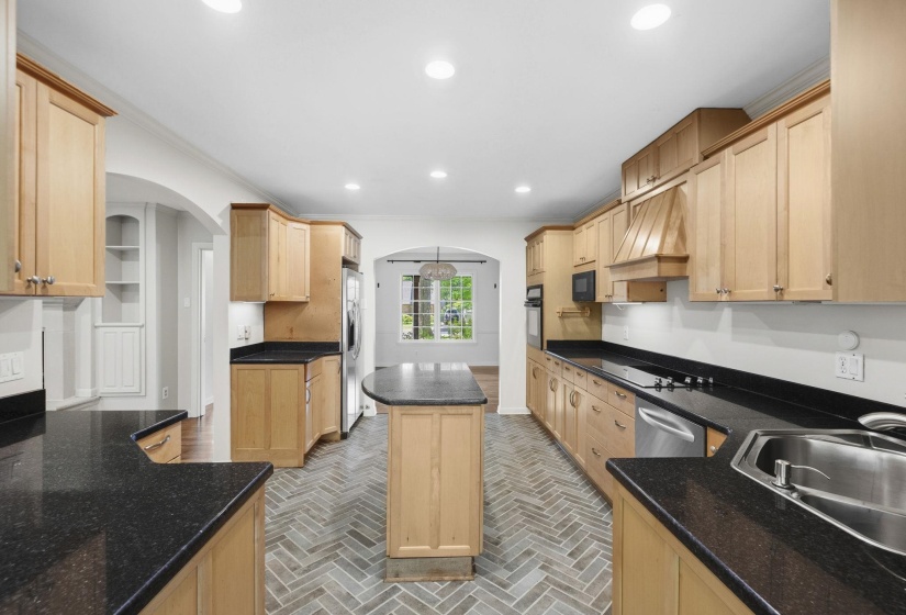5442 ROLLING OAKS DR, Memphis, Tennessee 38119, 5 Bedroom Bedrooms, 8 Room Rooms,4.1 BathroomBathrooms,Residential,For Sale,ROLLING OAKS,0,10220946
