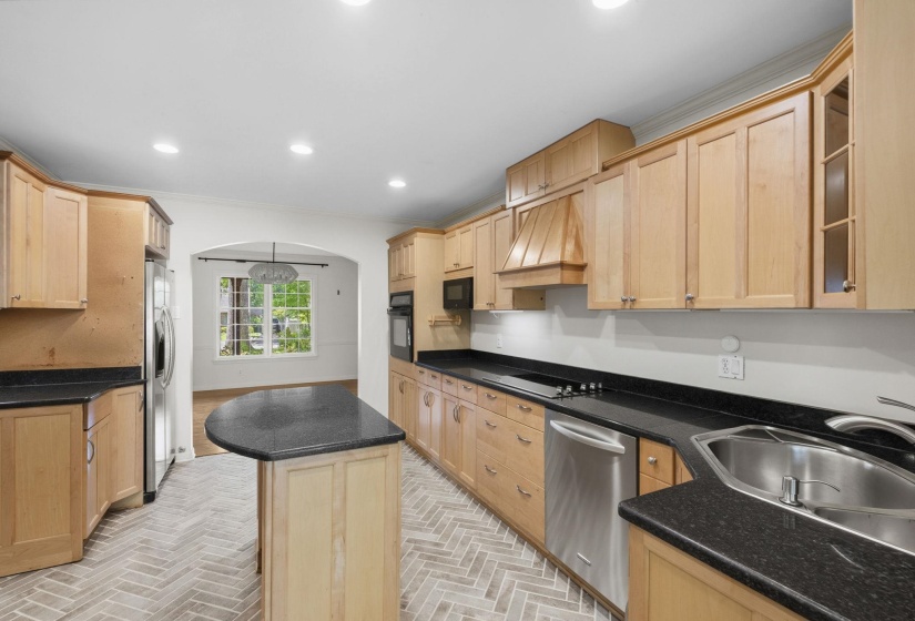 5442 ROLLING OAKS DR, Memphis, Tennessee 38119, 5 Bedroom Bedrooms, 8 Room Rooms,4.1 BathroomBathrooms,Residential,For Sale,ROLLING OAKS,0,10220946