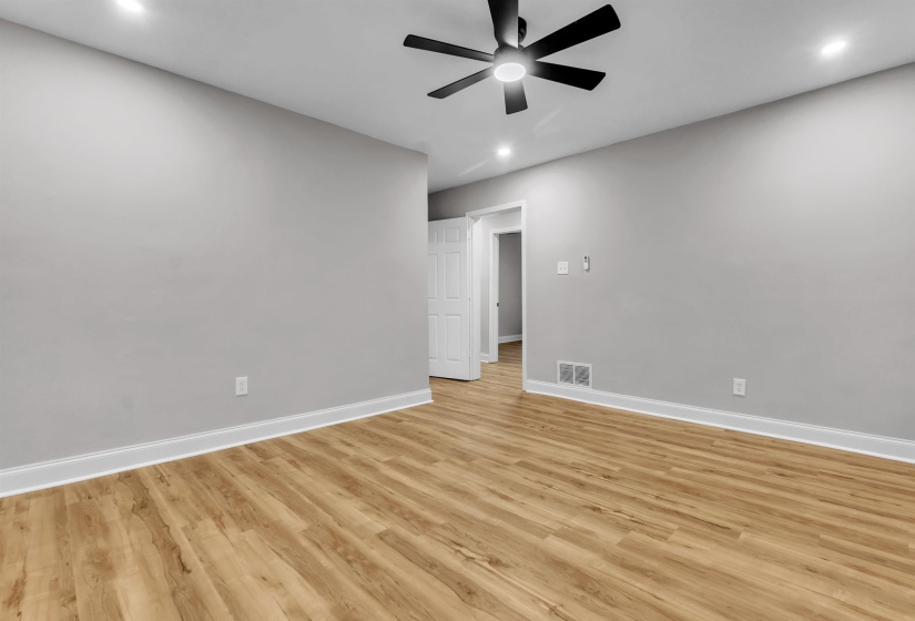 Unfurnished room featuring a ceiling fan, light wood-style floors, and recessed lighting