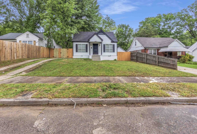 Bungalow-style house with crawl space
