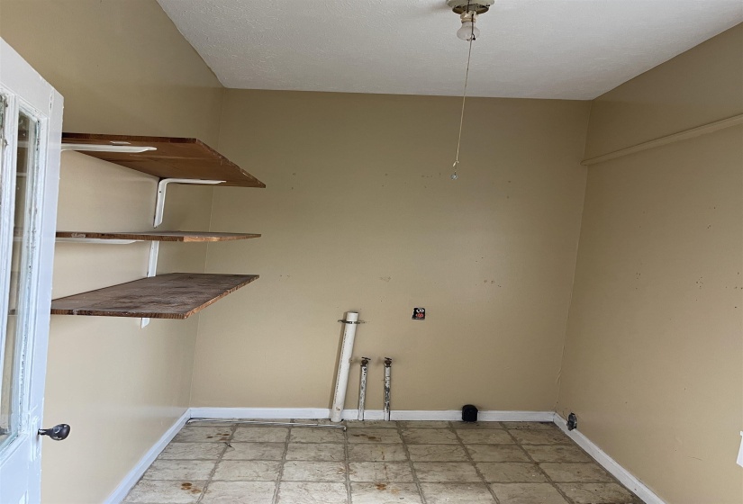 332 PHARR AVE, Selmer, Tennessee 38375, 5 Bedroom Bedrooms, 10 Room Rooms,2 BathroomBathrooms,Residential,For Sale,PHARR,0,10220961