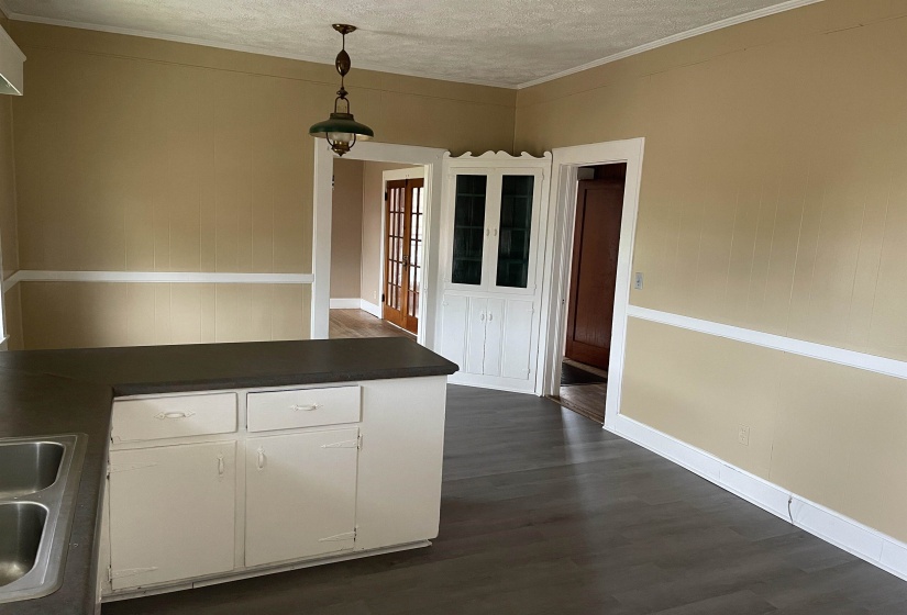 332 PHARR AVE, Selmer, Tennessee 38375, 5 Bedroom Bedrooms, 10 Room Rooms,2 BathroomBathrooms,Residential,For Sale,PHARR,0,10220961