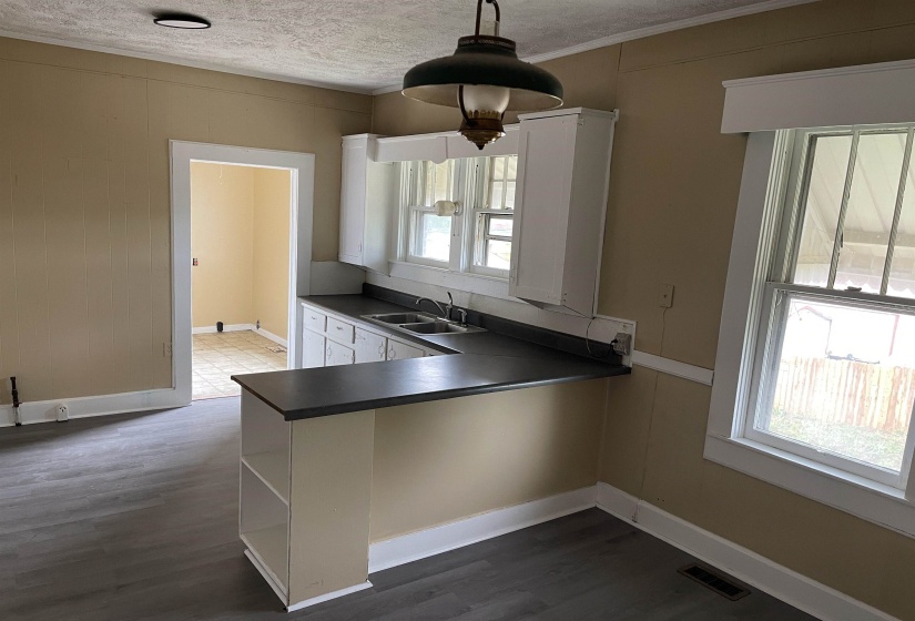332 PHARR AVE, Selmer, Tennessee 38375, 5 Bedroom Bedrooms, 10 Room Rooms,2 BathroomBathrooms,Residential,For Sale,PHARR,0,10220961