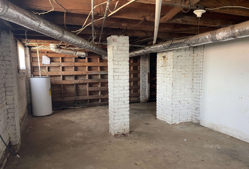 332 PHARR AVE, Selmer, Tennessee 38375, 5 Bedroom Bedrooms, 10 Room Rooms,2 BathroomBathrooms,Residential,For Sale,PHARR,0,10220961