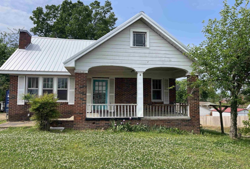 332 PHARR AVE, Selmer, Tennessee 38375, 5 Bedroom Bedrooms, 10 Room Rooms,2 BathroomBathrooms,Residential,For Sale,PHARR,0,10220961