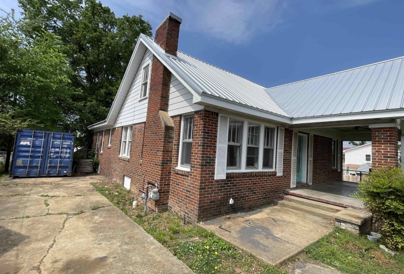 332 PHARR AVE, Selmer, Tennessee 38375, 5 Bedroom Bedrooms, 10 Room Rooms,2 BathroomBathrooms,Residential,For Sale,PHARR,0,10220961
