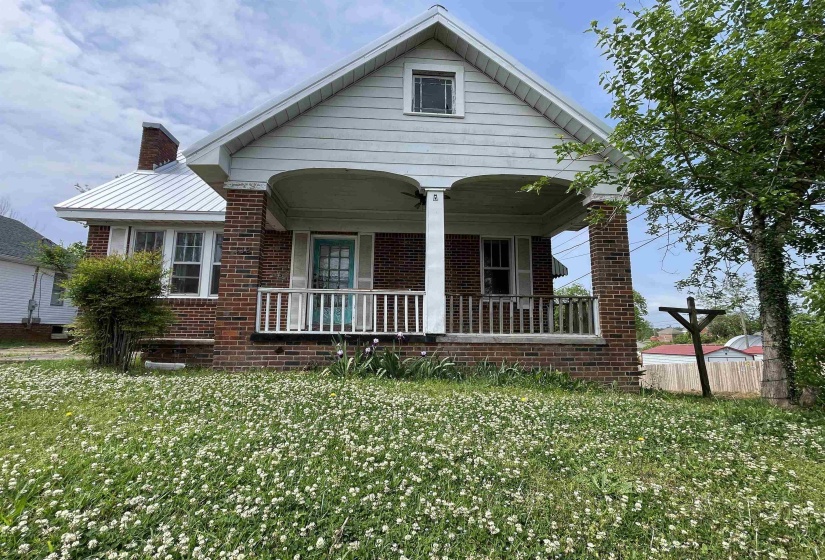 332 PHARR AVE, Selmer, Tennessee 38375, 5 Bedroom Bedrooms, 10 Room Rooms,2 BathroomBathrooms,Residential,For Sale,PHARR,0,10220961