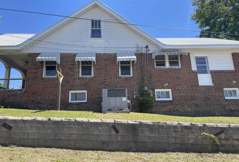332 PHARR AVE, Selmer, Tennessee 38375, 5 Bedroom Bedrooms, 10 Room Rooms,2 BathroomBathrooms,Residential,For Sale,PHARR,0,10220961
