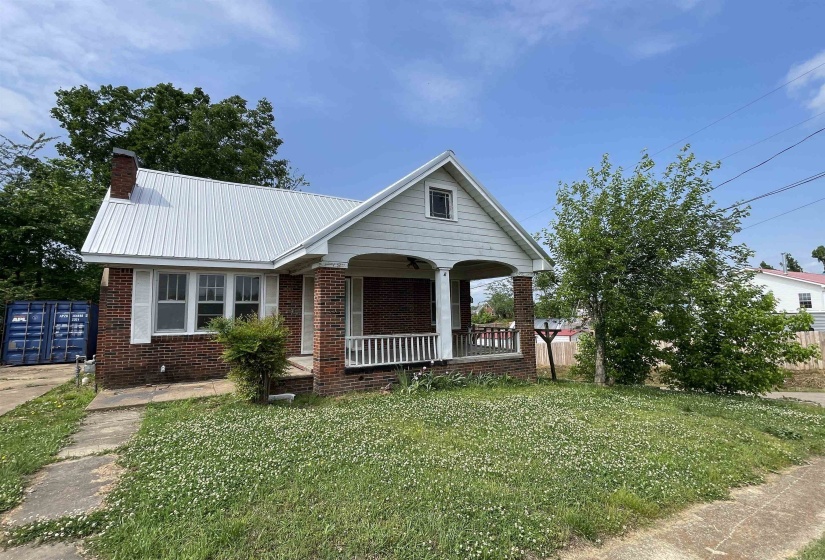 332 PHARR AVE, Selmer, Tennessee 38375, 5 Bedroom Bedrooms, 10 Room Rooms,2 BathroomBathrooms,Residential,For Sale,PHARR,0,10220961