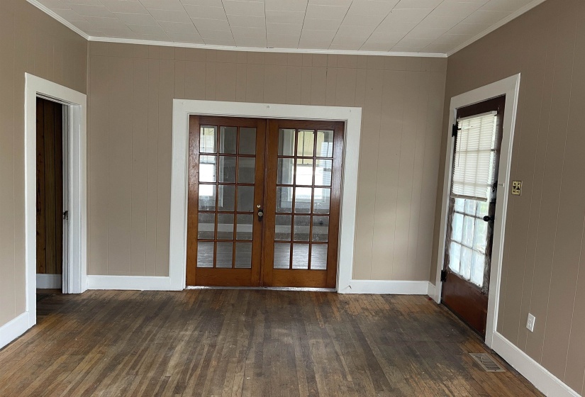 332 PHARR AVE, Selmer, Tennessee 38375, 5 Bedroom Bedrooms, 10 Room Rooms,2 BathroomBathrooms,Residential,For Sale,PHARR,0,10220961