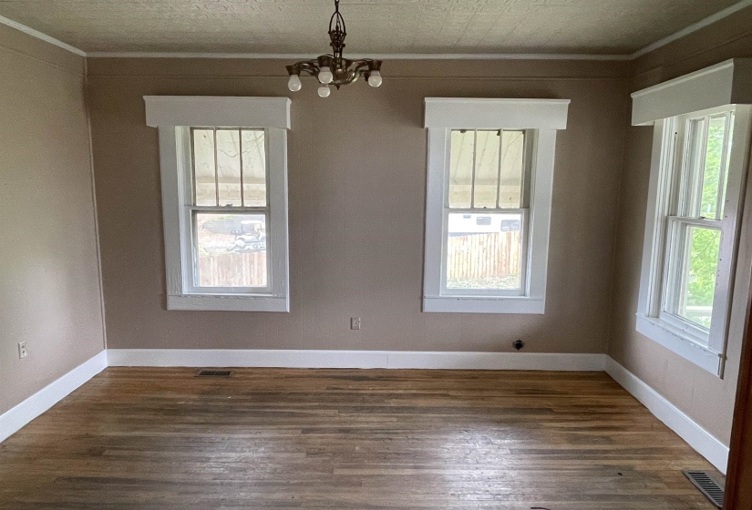 332 PHARR AVE, Selmer, Tennessee 38375, 5 Bedroom Bedrooms, 10 Room Rooms,2 BathroomBathrooms,Residential,For Sale,PHARR,0,10220961
