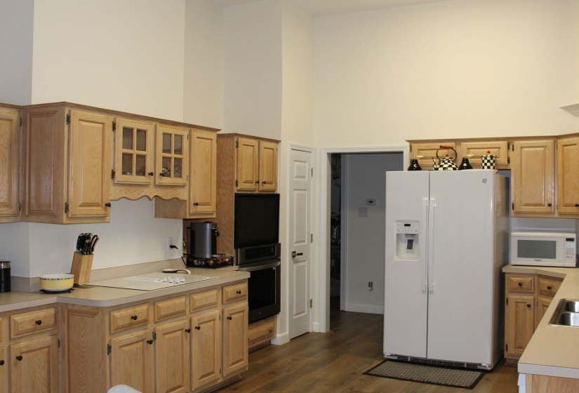 8916 CEDAR MILLS CV, Memphis, Tennessee 38016, 4 Bedrooms Bedrooms, 8 Rooms Rooms,3 BathroomsBathrooms,Residential,For Sale,CEDAR MILLS,10220971