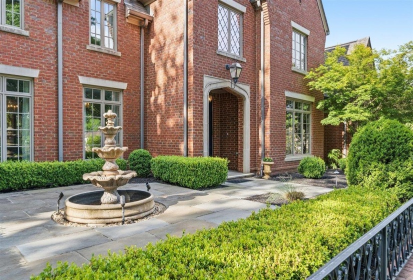 9035 TELLURIDE CV, Germantown, Tennessee 38138, 5 Bedrooms Bedrooms, 13 Rooms Rooms,4.1 BathroomsBathrooms,Residential,For Sale,TELLURIDE,10220986