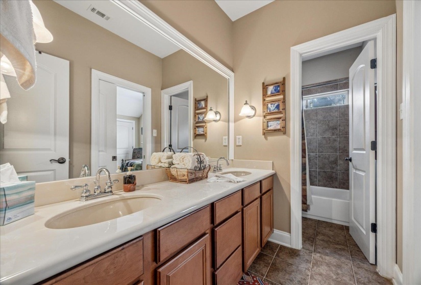 40 AMESBURY CV, Unicorp/Eads, Tennessee 38028, 4 Bedrooms Bedrooms, 10 Rooms Rooms,2.1 BathroomsBathrooms,Residential,For Sale,AMESBURY,10216962