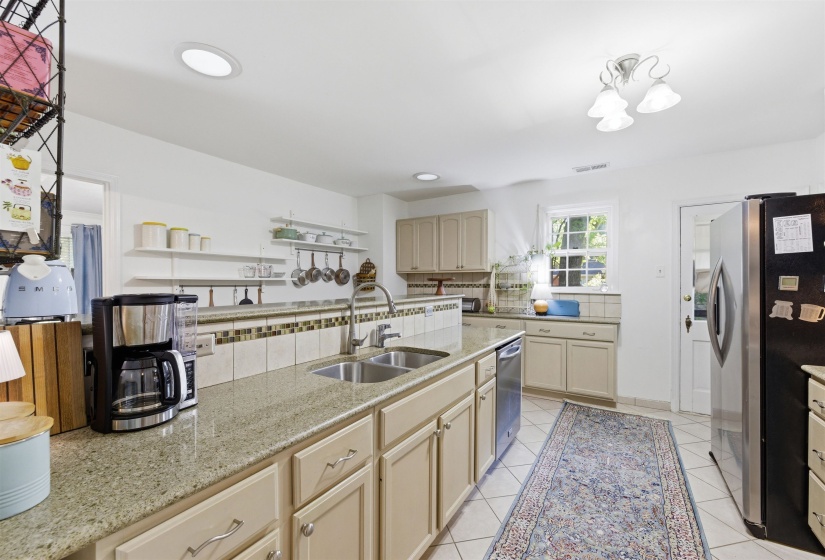 3593 SOUTHWOOD AVE, Memphis, Tennessee 38111, 4 Bedroom Bedrooms, 7 Room Rooms,2 BathroomBathrooms,Residential,For Sale,SOUTHWOOD,0,10220995