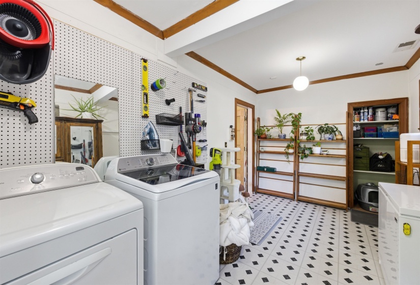 3593 SOUTHWOOD AVE, Memphis, Tennessee 38111, 4 Bedroom Bedrooms, 7 Room Rooms,2 BathroomBathrooms,Residential,For Sale,SOUTHWOOD,0,10220995