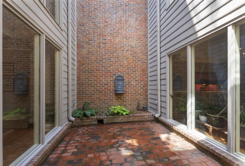 493 RACQUET CLUB PL, Memphis, Tennessee 38117, 2 Bedroom Bedrooms, 5 Room Rooms,2.1 BathroomBathrooms,Residential,For Sale,RACQUET CLUB,0,10221005