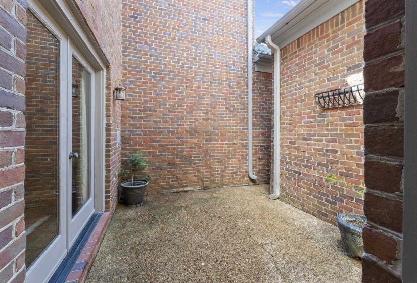 493 RACQUET CLUB PL, Memphis, Tennessee 38117, 2 Bedroom Bedrooms, 5 Room Rooms,2.1 BathroomBathrooms,Residential,For Sale,RACQUET CLUB,0,10221005