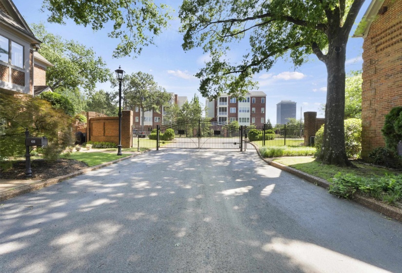 493 RACQUET CLUB PL, Memphis, Tennessee 38117, 2 Bedroom Bedrooms, 5 Room Rooms,2.1 BathroomBathrooms,Residential,For Sale,RACQUET CLUB,0,10221005