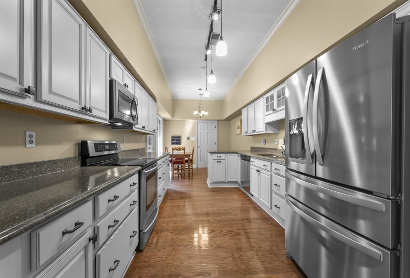 493 RACQUET CLUB PL, Memphis, Tennessee 38117, 2 Bedroom Bedrooms, 5 Room Rooms,2.1 BathroomBathrooms,Residential,For Sale,RACQUET CLUB,0,10221005
