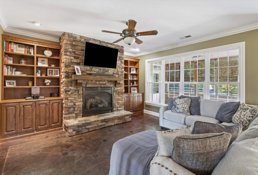 365 CROOKED CREEK DR, Oakland, Tennessee 38060, 4 Bedrooms Bedrooms, 9 Rooms Rooms,2.1 BathroomsBathrooms,Residential,For Sale,CROOKED CREEK,10221008