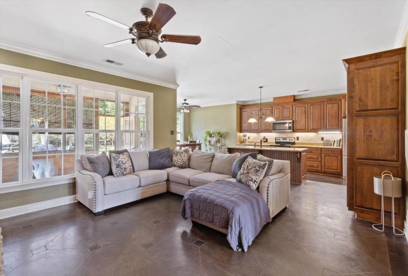 365 CROOKED CREEK DR, Oakland, Tennessee 38060, 4 Bedrooms Bedrooms, 9 Rooms Rooms,2.1 BathroomsBathrooms,Residential,For Sale,CROOKED CREEK,10221008