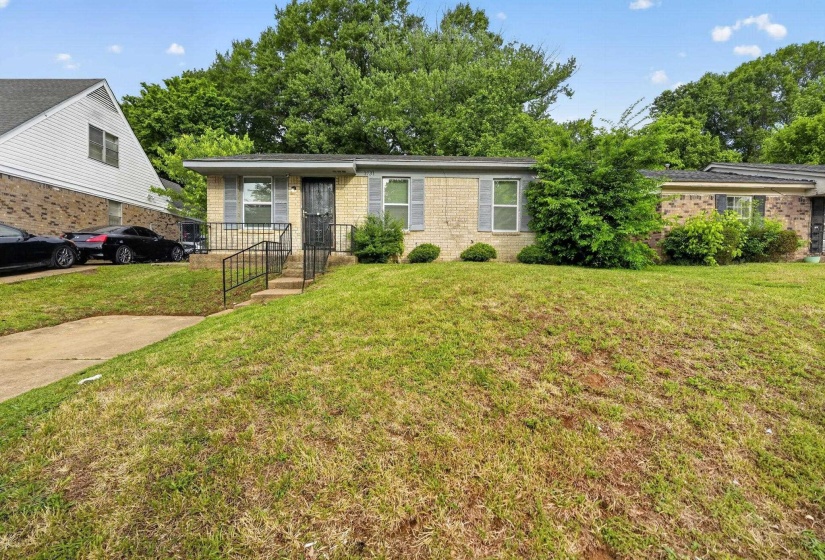 3731 SKYLARK DR, Memphis, Tennessee 38109, 5 Bedroom Bedrooms, 5 Room Rooms,1 BathroomBathrooms,Residential,For Sale,SKYLARK,0,10221027