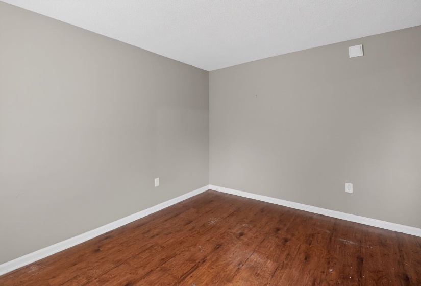 3731 SKYLARK DR, Memphis, Tennessee 38109, 5 Bedroom Bedrooms, 5 Room Rooms,1 BathroomBathrooms,Residential,For Sale,SKYLARK,0,10221027