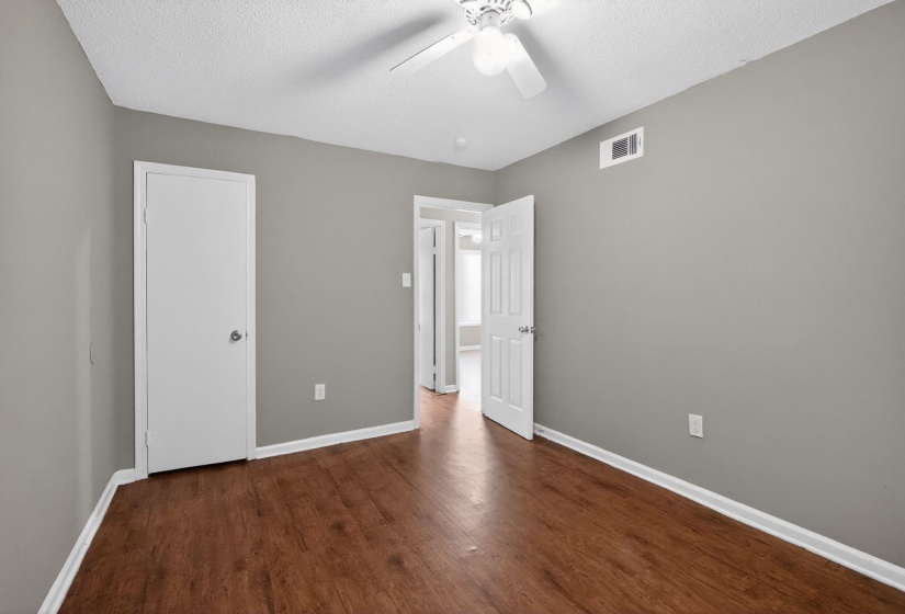 3731 SKYLARK DR, Memphis, Tennessee 38109, 5 Bedroom Bedrooms, 5 Room Rooms,1 BathroomBathrooms,Residential,For Sale,SKYLARK,0,10221027