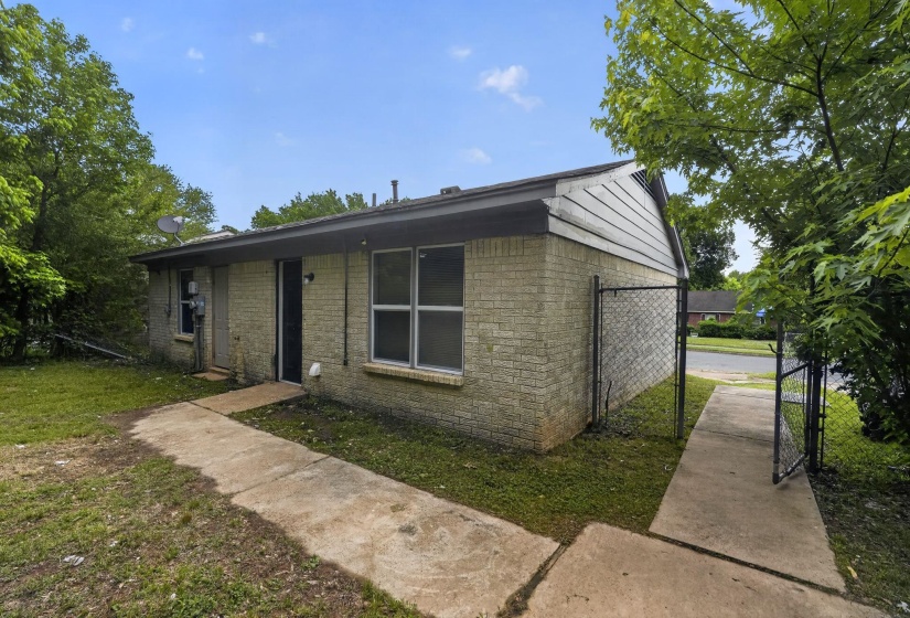 3731 SKYLARK DR, Memphis, Tennessee 38109, 5 Bedroom Bedrooms, 5 Room Rooms,1 BathroomBathrooms,Residential,For Sale,SKYLARK,0,10221027