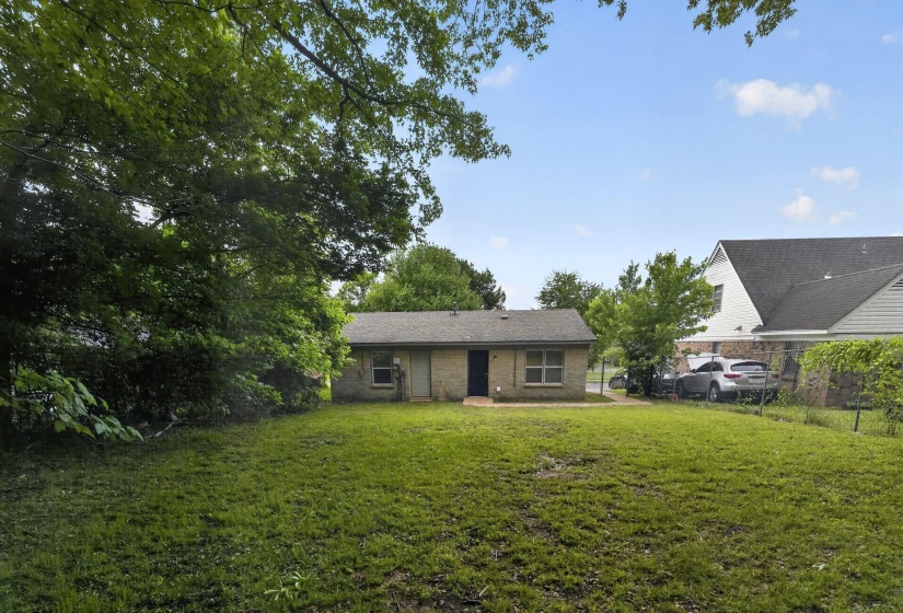 3731 SKYLARK DR, Memphis, Tennessee 38109, 5 Bedroom Bedrooms, 5 Room Rooms,1 BathroomBathrooms,Residential,For Sale,SKYLARK,0,10221027