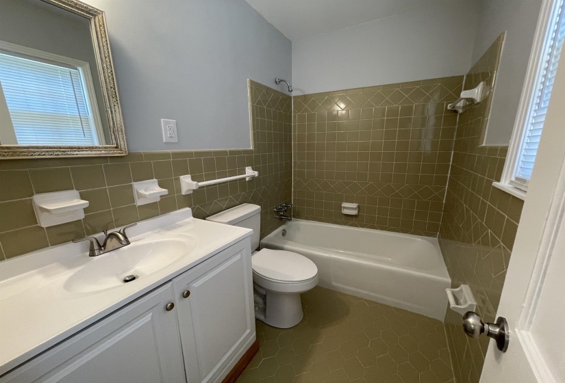 379 MCELROY RD, Memphis, Tennessee 38120, 4 Bedroom Bedrooms, 7 Room Rooms,3 BathroomBathrooms,Residential,For Sale,MCELROY,0,10221037