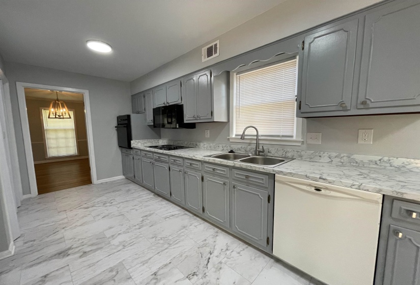 379 MCELROY RD, Memphis, Tennessee 38120, 4 Bedroom Bedrooms, 7 Room Rooms,3 BathroomBathrooms,Residential,For Sale,MCELROY,0,10221037