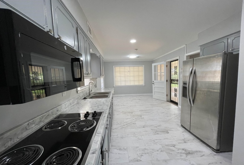 379 MCELROY RD, Memphis, Tennessee 38120, 4 Bedroom Bedrooms, 7 Room Rooms,3 BathroomBathrooms,Residential,For Sale,MCELROY,0,10221037