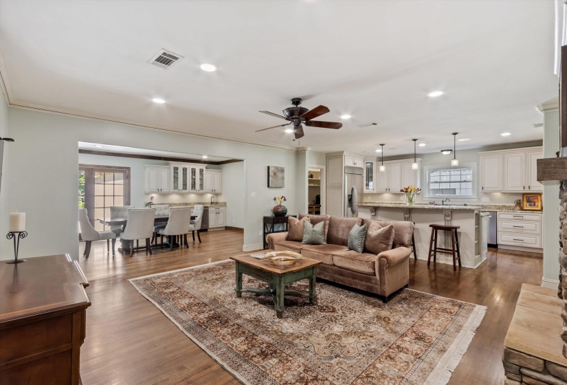 5302 ANGELA LN, Memphis, Tennessee 38120, 5 Bedroom Bedrooms, 12 Room Rooms,3.1 BathroomBathrooms,Residential,For Sale,ANGELA,0,10220583
