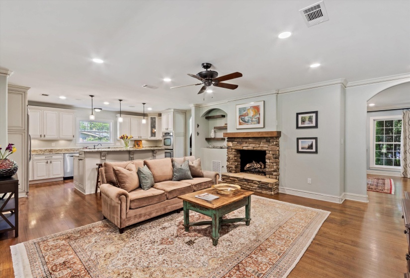 5302 ANGELA LN, Memphis, Tennessee 38120, 5 Bedroom Bedrooms, 12 Room Rooms,3.1 BathroomBathrooms,Residential,For Sale,ANGELA,0,10220583