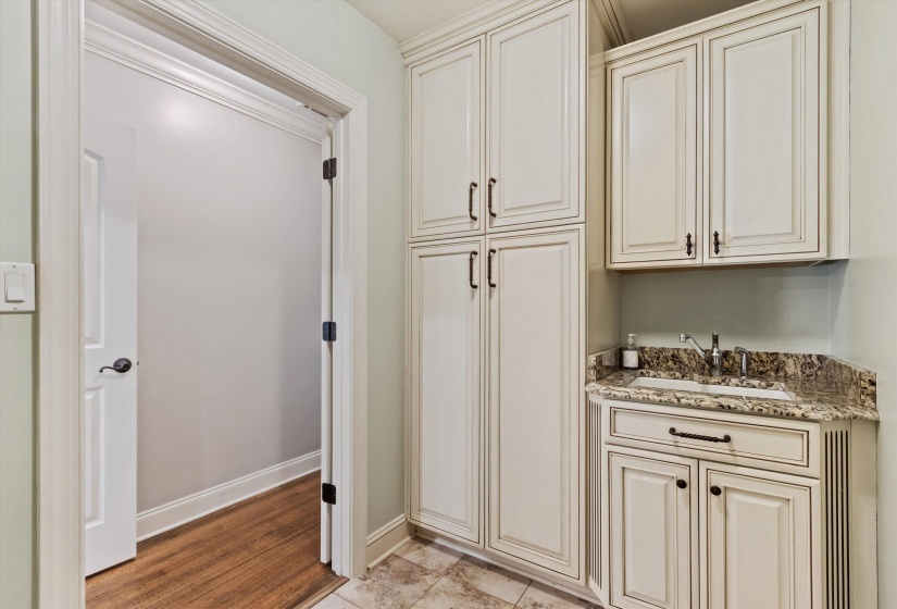 5302 ANGELA LN, Memphis, Tennessee 38120, 5 Bedroom Bedrooms, 12 Room Rooms,3.1 BathroomBathrooms,Residential,For Sale,ANGELA,0,10220583