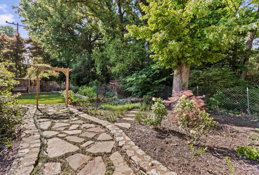 5302 ANGELA LN, Memphis, Tennessee 38120, 5 Bedroom Bedrooms, 12 Room Rooms,3.1 BathroomBathrooms,Residential,For Sale,ANGELA,0,10220583