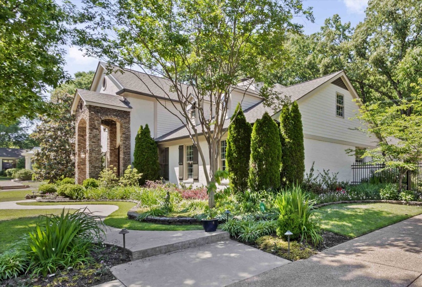 5302 ANGELA LN, Memphis, Tennessee 38120, 5 Bedroom Bedrooms, 12 Room Rooms,3.1 BathroomBathrooms,Residential,For Sale,ANGELA,0,10220583