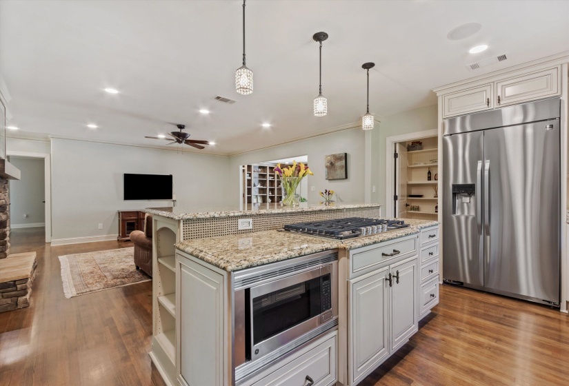 5302 ANGELA LN, Memphis, Tennessee 38120, 5 Bedroom Bedrooms, 12 Room Rooms,3.1 BathroomBathrooms,Residential,For Sale,ANGELA,0,10220583