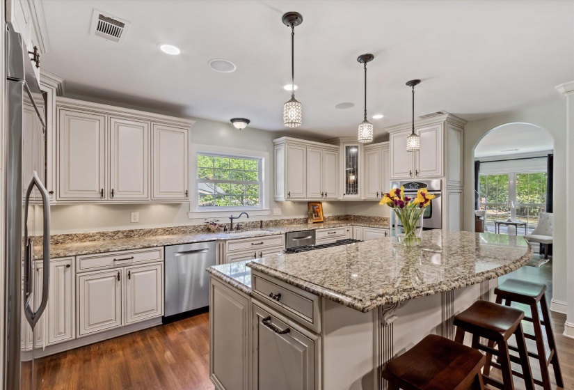 5302 ANGELA LN, Memphis, Tennessee 38120, 5 Bedroom Bedrooms, 12 Room Rooms,3.1 BathroomBathrooms,Residential,For Sale,ANGELA,0,10220583