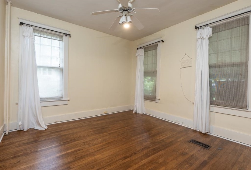 573 MCLEAN BLVD, Memphis, Tennessee 38104, 3 Bedroom Bedrooms, 2 Room Rooms,2 BathroomBathrooms,Residential,For Sale,MCLEAN,0,10221053