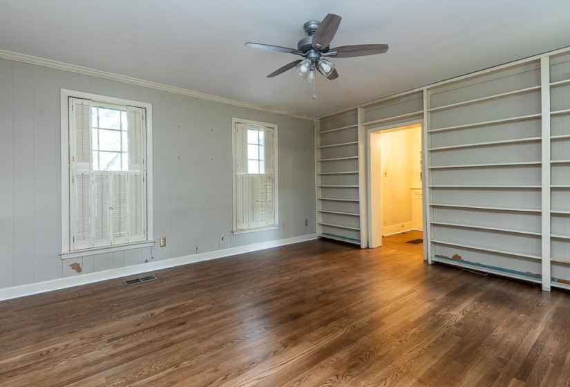 573 MCLEAN BLVD, Memphis, Tennessee 38104, 3 Bedroom Bedrooms, 2 Room Rooms,2 BathroomBathrooms,Residential,For Sale,MCLEAN,0,10221053