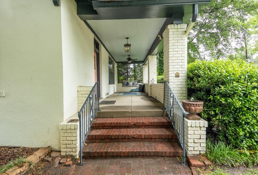 573 MCLEAN BLVD, Memphis, Tennessee 38104, 3 Bedroom Bedrooms, 2 Room Rooms,2 BathroomBathrooms,Residential,For Sale,MCLEAN,0,10221053